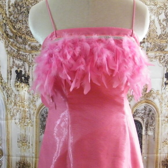 Robe de Bal ou demoiselle d’honneur rose avec plumes Taille 2 - Picture 2 of 3